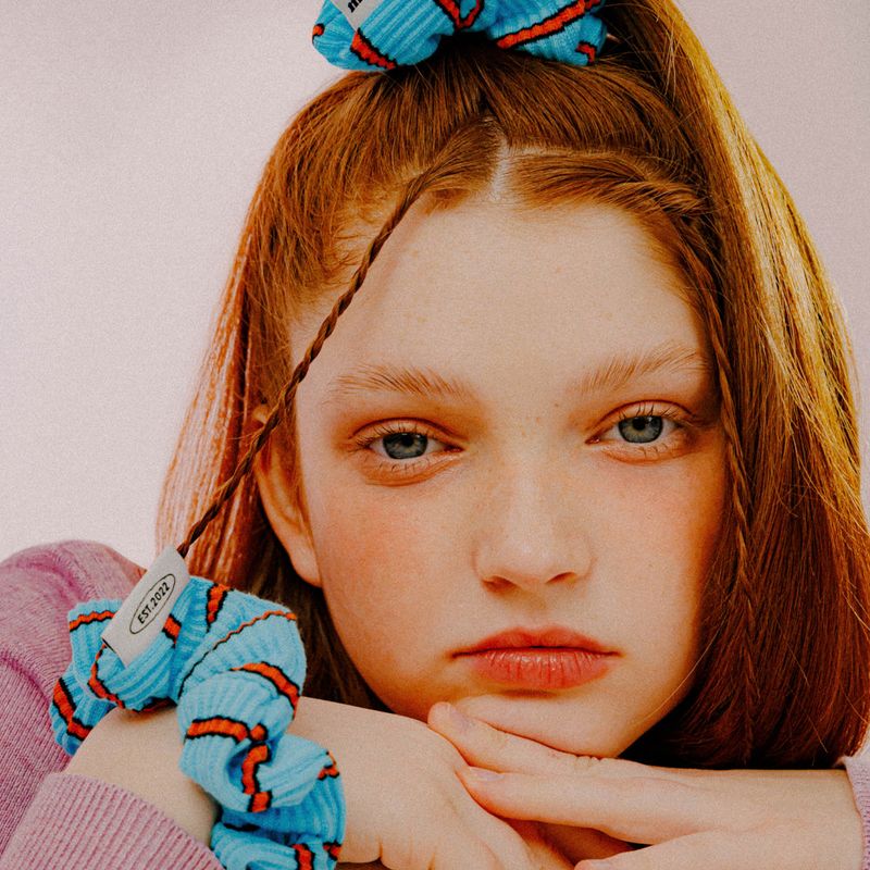 STRIPE KNIT SCRUNCHIE (SKY BLUE)