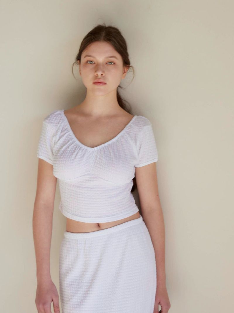 MOIFAIRE(モイフェア)の「LINDA ROSE T-SHIRT / WHITE(Tops)」