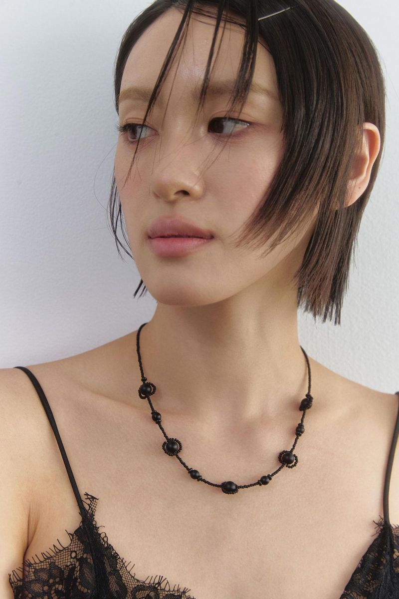 Onyx linked pattern necklace - long
