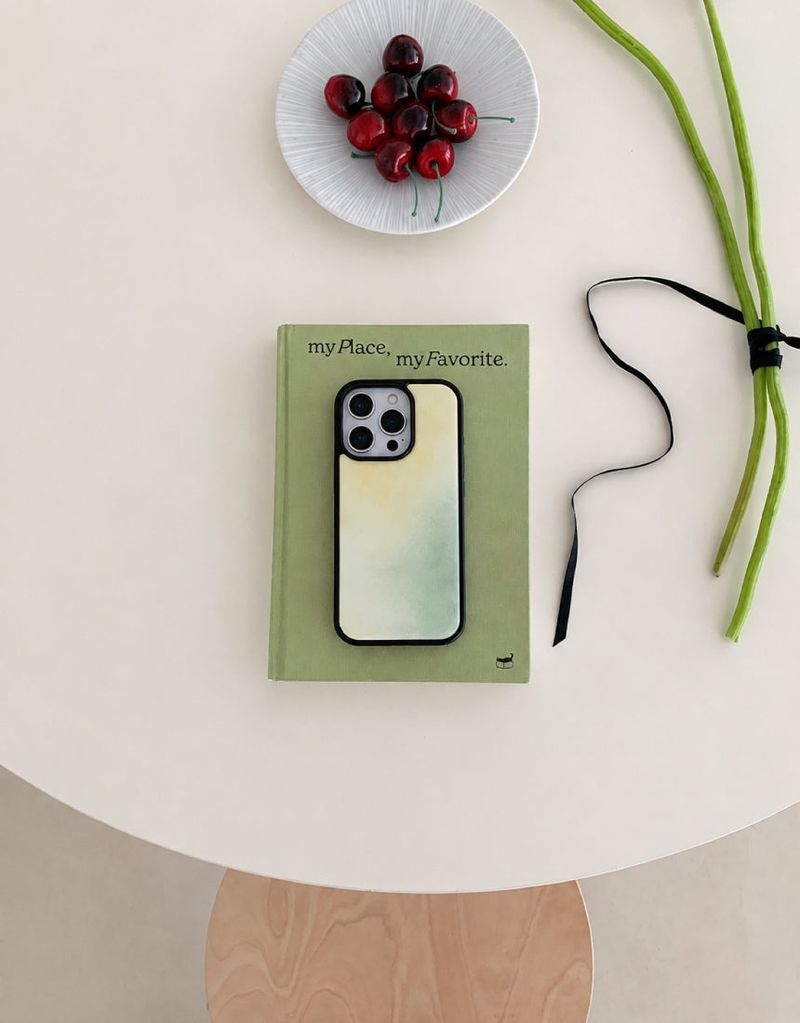 Mint Moment（ミントモーメント）の「 [MADE]レモングリーン ブラック エポキシ iPhoneケース（Smartphone Accessories）」
