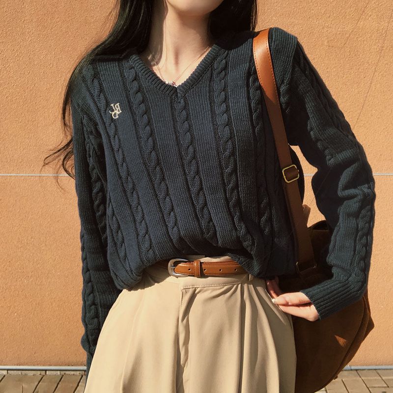[BELLIDE MADE] Crayon Twisted V-neck Embroidered Cable Knit