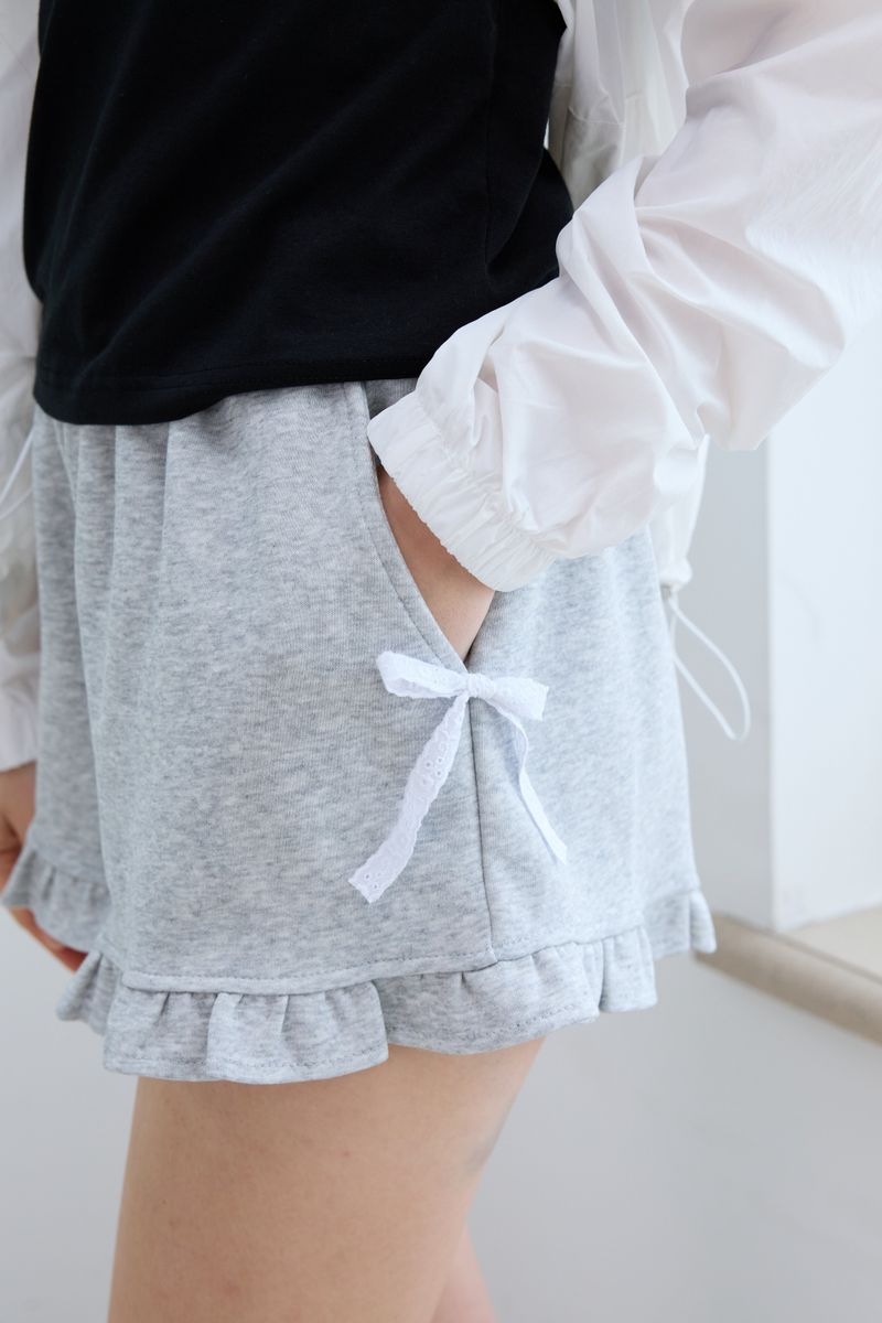 PINK PINEAPPLE(ピンクパイナップル)の「MEADOW RUFFLE SHORTS(Pants)」