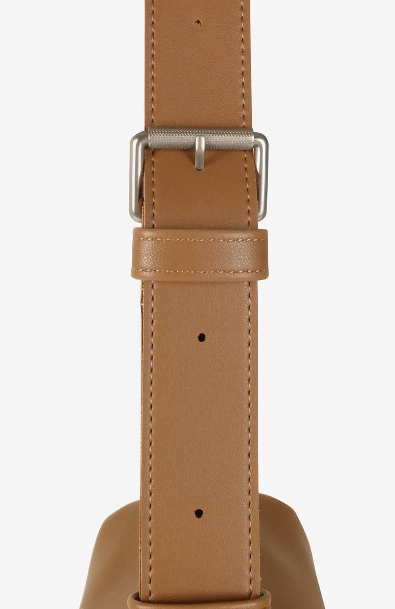 Chunky Buckle Air Bag Eye-Camel