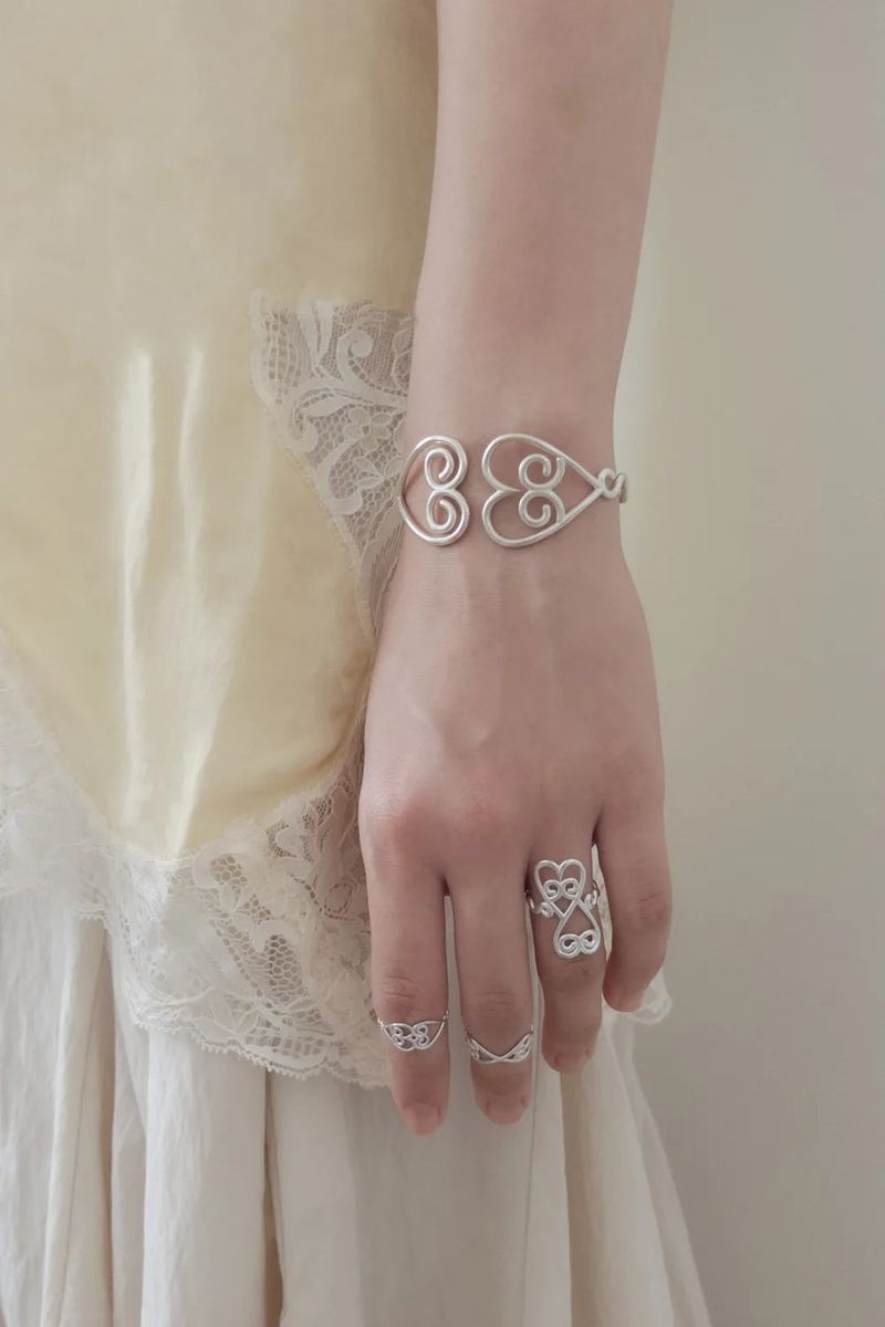 PAIR OF LOVE（ペアオブラブ）の「バルコニー ハート ローリング バングル ブレスレット（アクセサリー）」