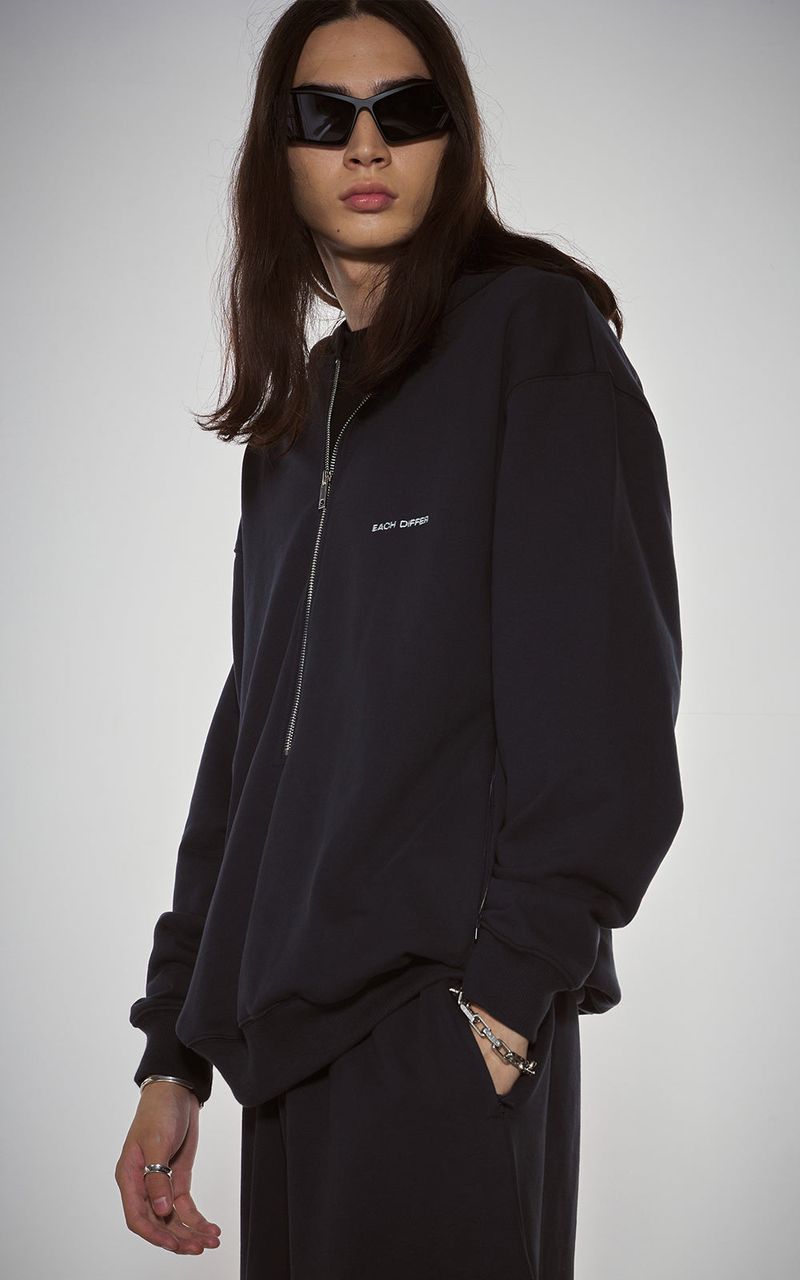 EACH DIFFER(イーチディファー)の「HAIF-ZIP HOODIE (LONG)_NAVY(Tops)」