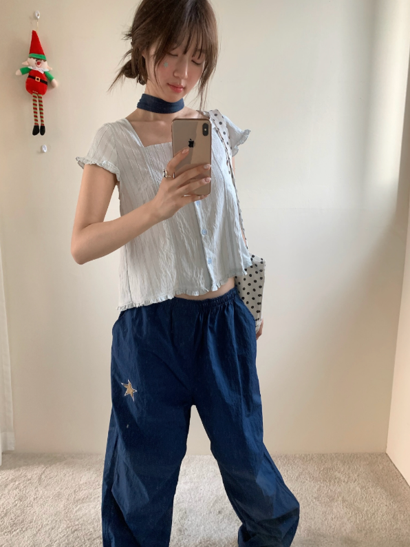 frill edge button blouse