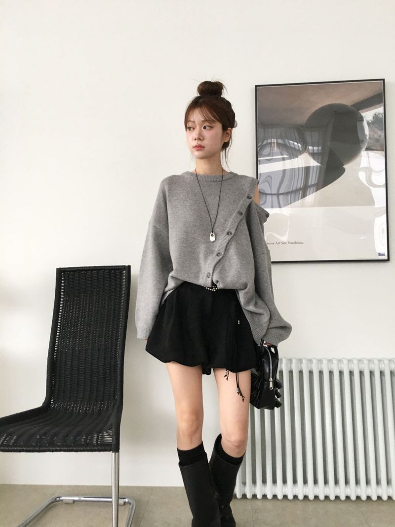 nobiyaka（ノビヤカ）の「Cross button loose wool knit（Tops）」