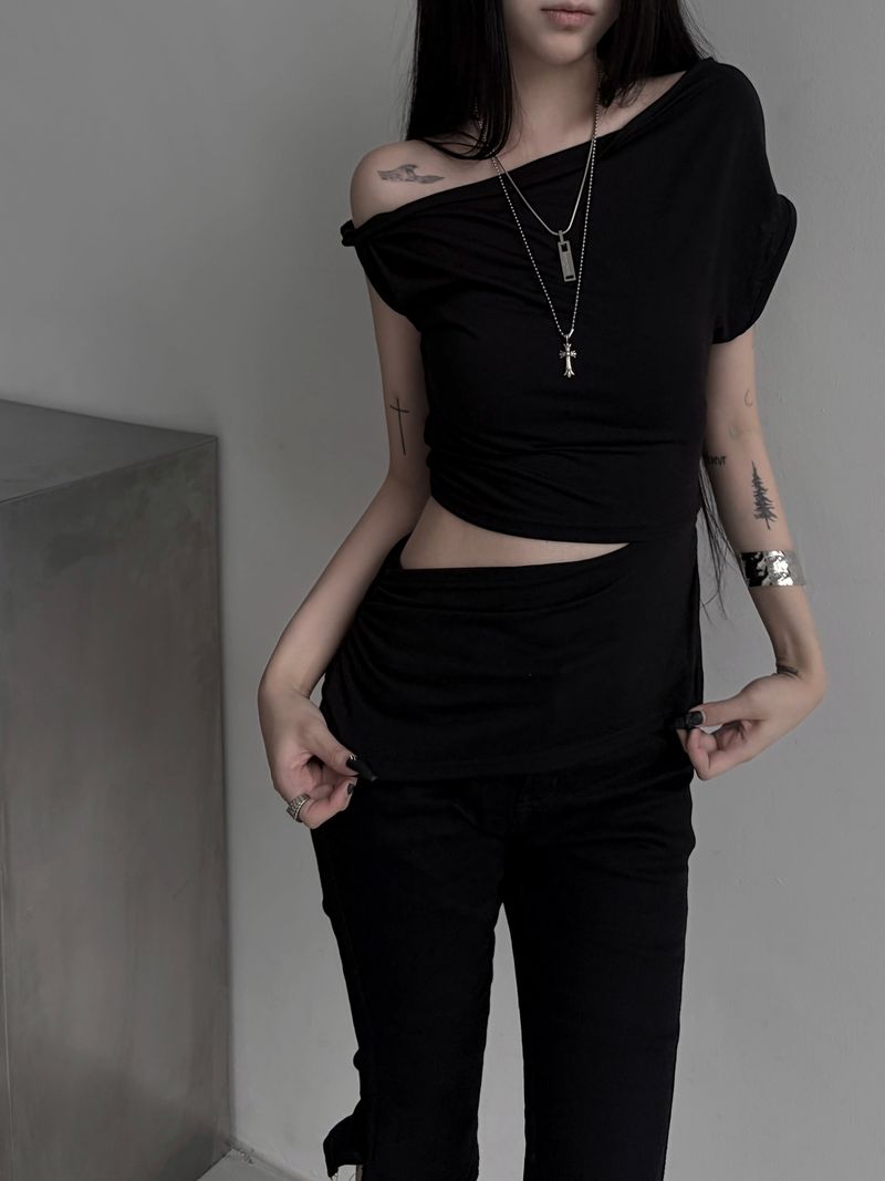 clean off-shoulder slit T (3color)
