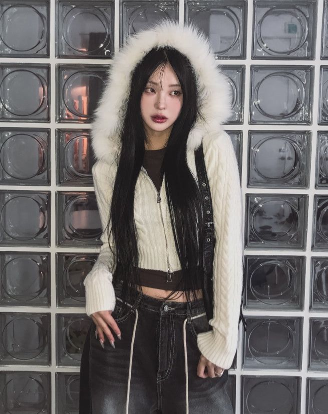 ULAN（ユレン）の「Rinco Cable Knit Fur Hood Zip-Up（Tops）」