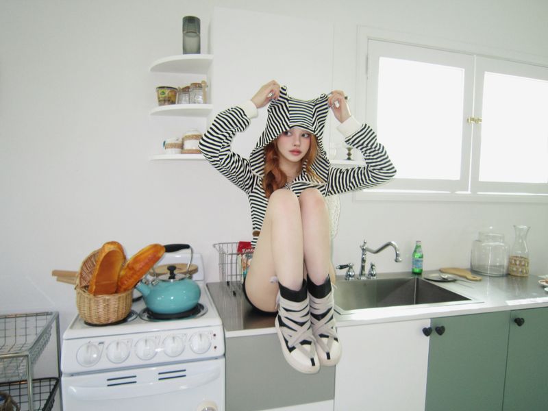 Cat hood zip-up