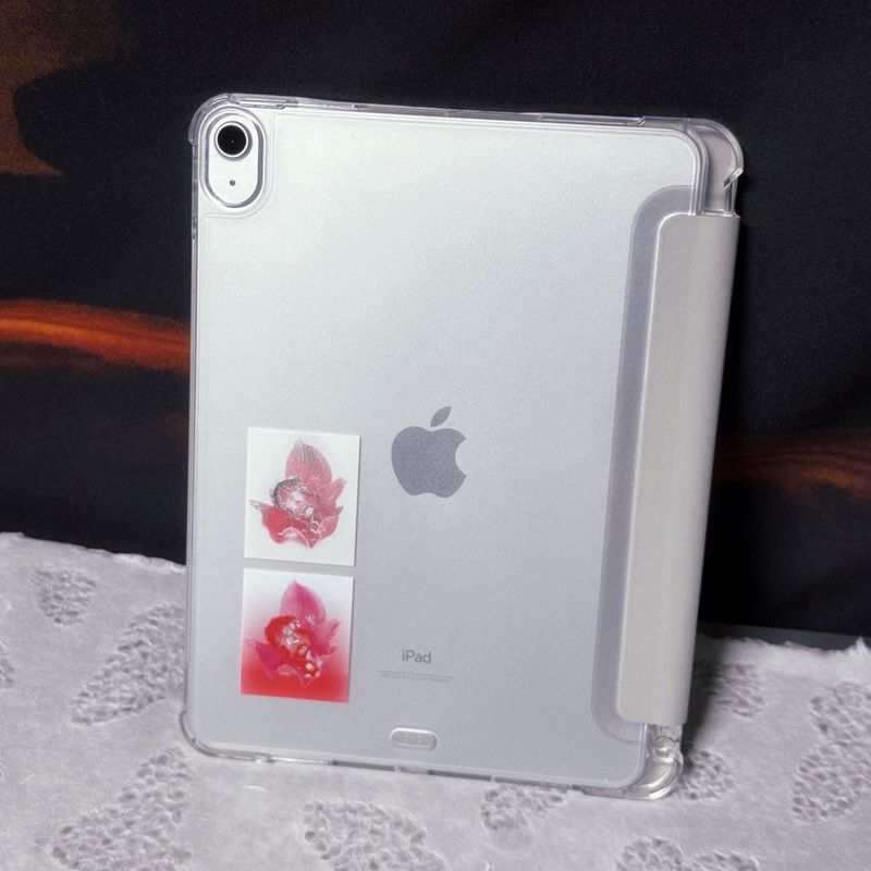 hasroom（hasroom）の「ブラッシュロータスドリーム (紅蓮の夢) iPadケース（スマホグッズ/小物）」