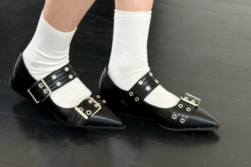 pointed buckle belt shoes