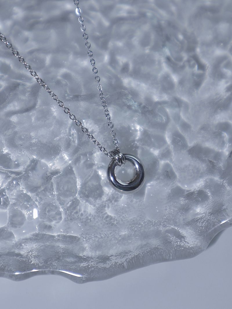 Donut pendant necklace