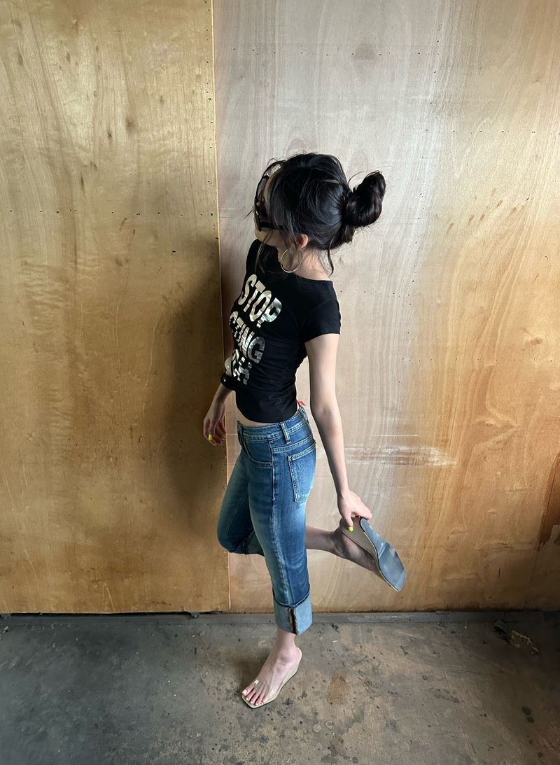 silver lettering tee