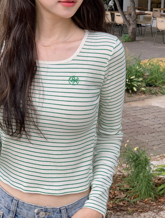 Border Square Embroidery T-shirt (4color)