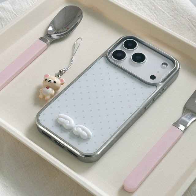 Nineteenfriday（ナインティーンフライデー）の「3D エンジェルウィングドットシルバーマグセーフiPhoneケース（スマホグッズ/小物）」
