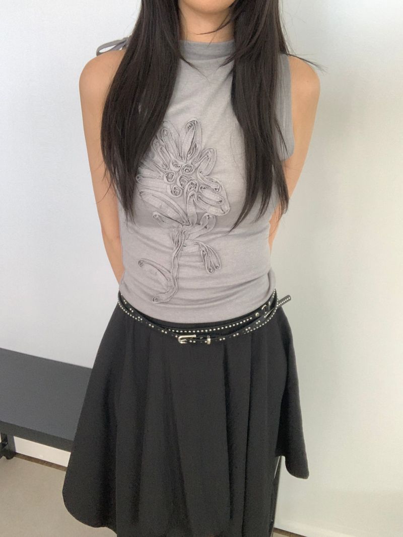 ROIA（ロイア）の「Warren Flower Embroidered  Shirred Sleeveless（Tops）」