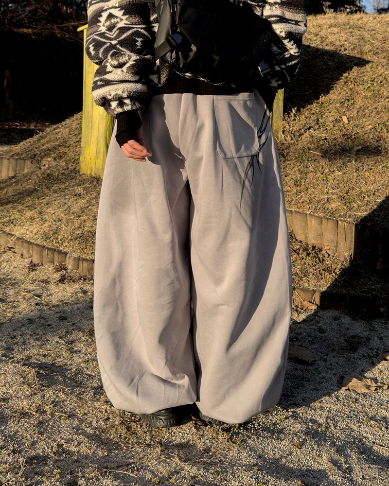 Poki Big Wide Lettering Sweat Pants
