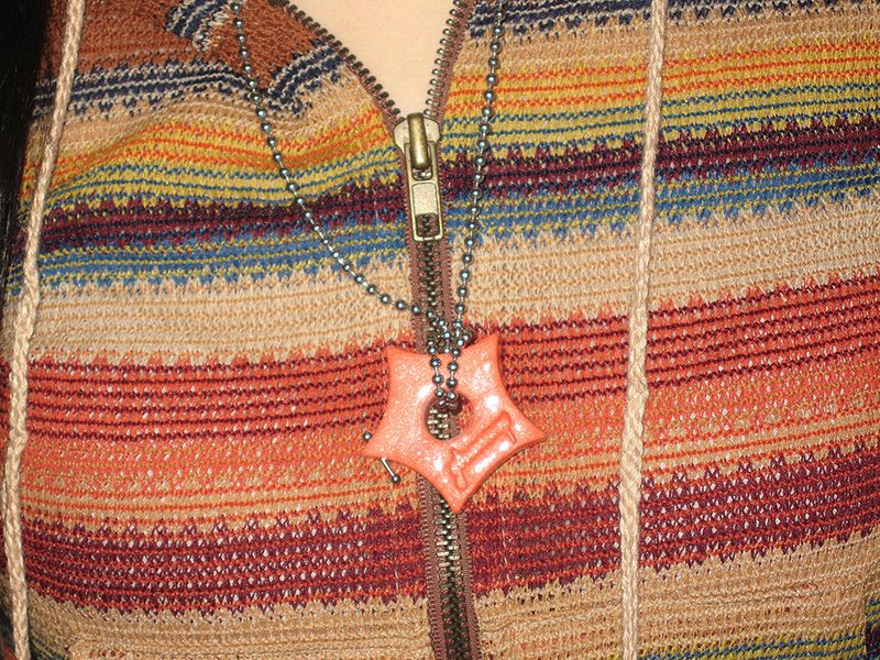gleaming star pendant [peach orange]