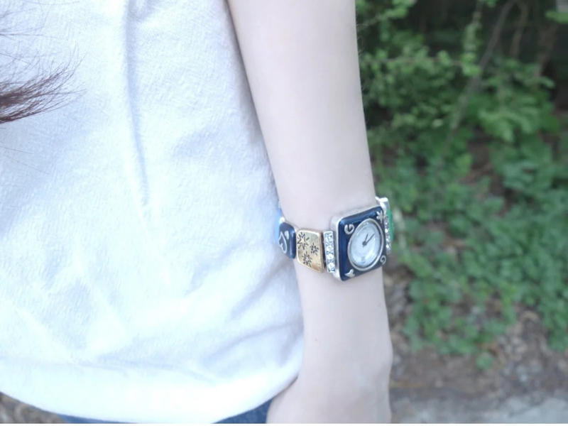 square link watch