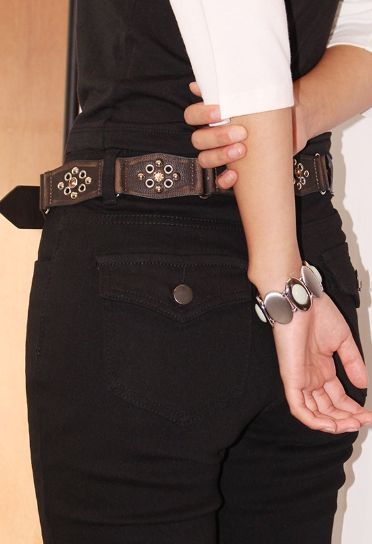 VINTAGE FLORAL STUD BELT