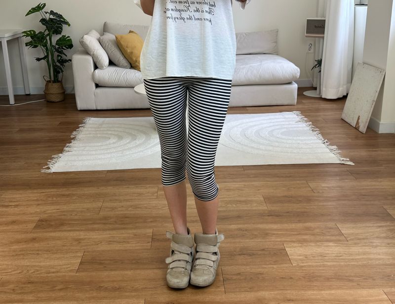 stripe capri leggings