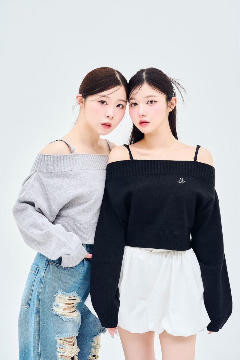 made of silk（メイドオブシルク）の「off shoulder knit（Tops）」