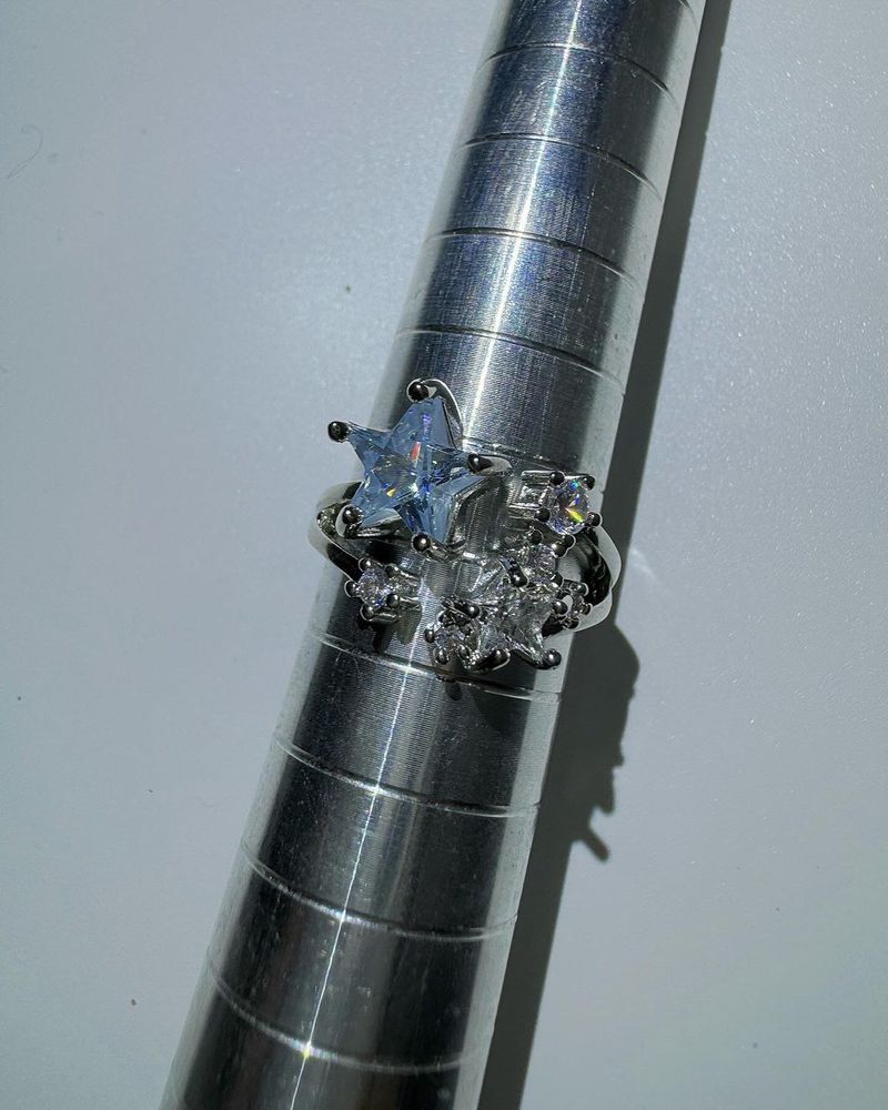 Wrapped star ring