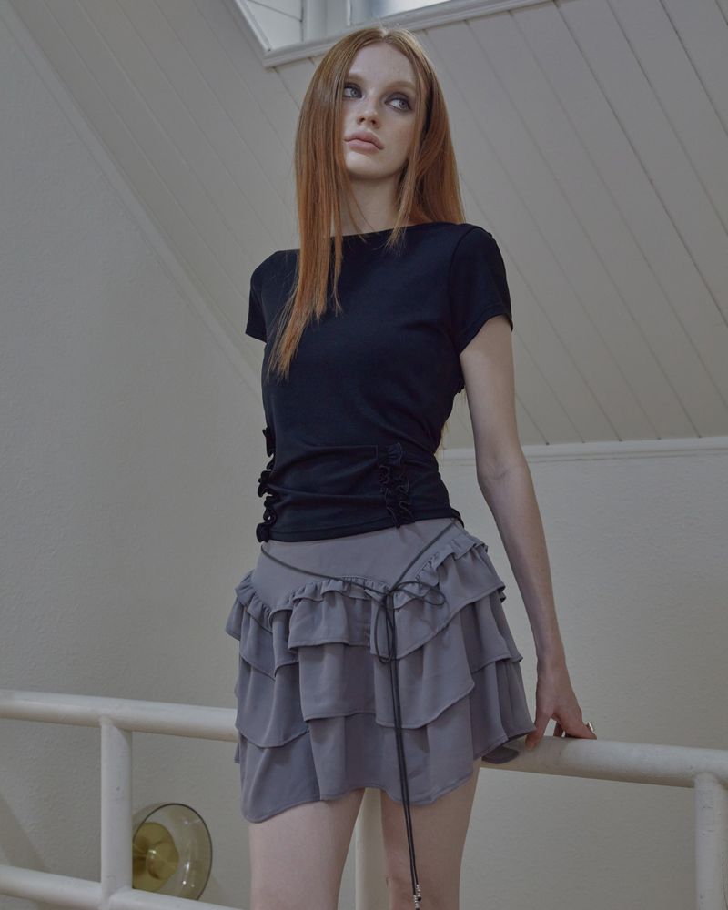 back open ruffle top / black
