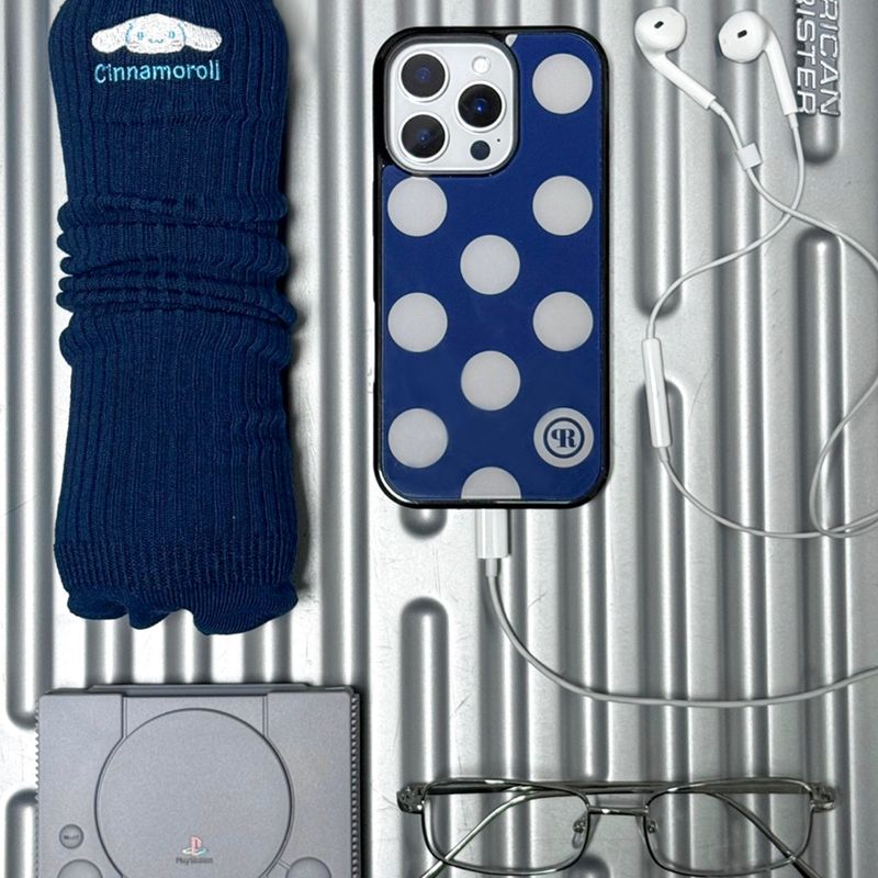 holypeachproject（ホリーピーチプロジェクト）の「L ドット. (navy) グラスバンパーiPhoneケース（スマホグッズ/小物）」