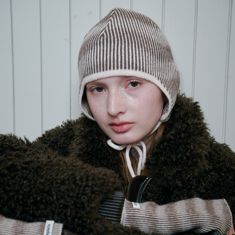 Moire Wave Earflap Beanie (Brown)