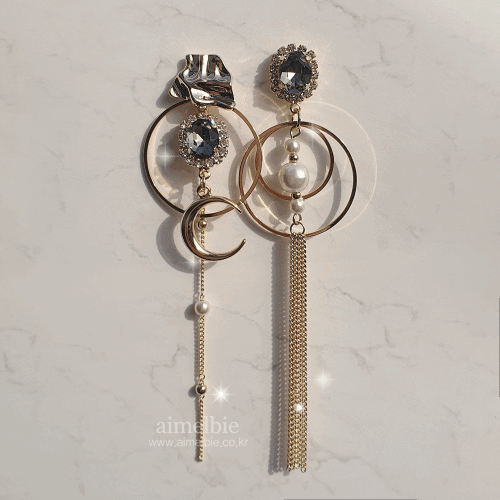 aimelbie（アイメルビー）の「ムーンライトインゴールデンシティピアス（アクセサリー）」