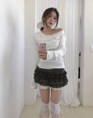 cloudemotion(クラウドエモーション)の「muah soft one cubic letter top(Tops)」
