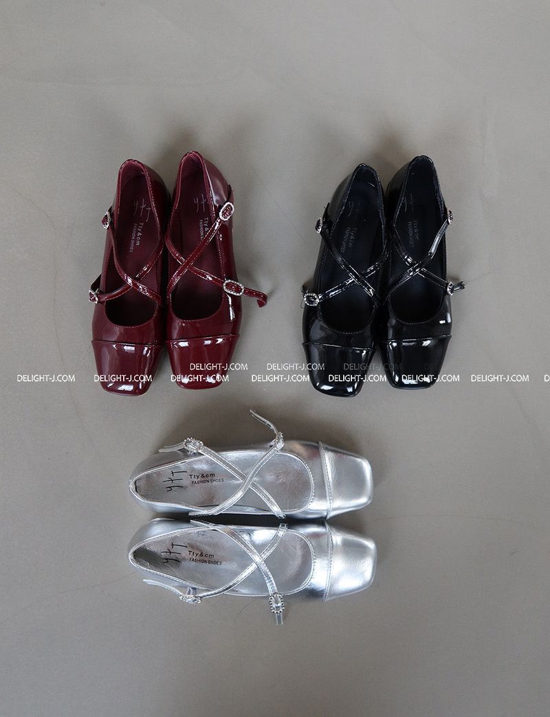 Enamel Cubic Merijane Flat Shoes
