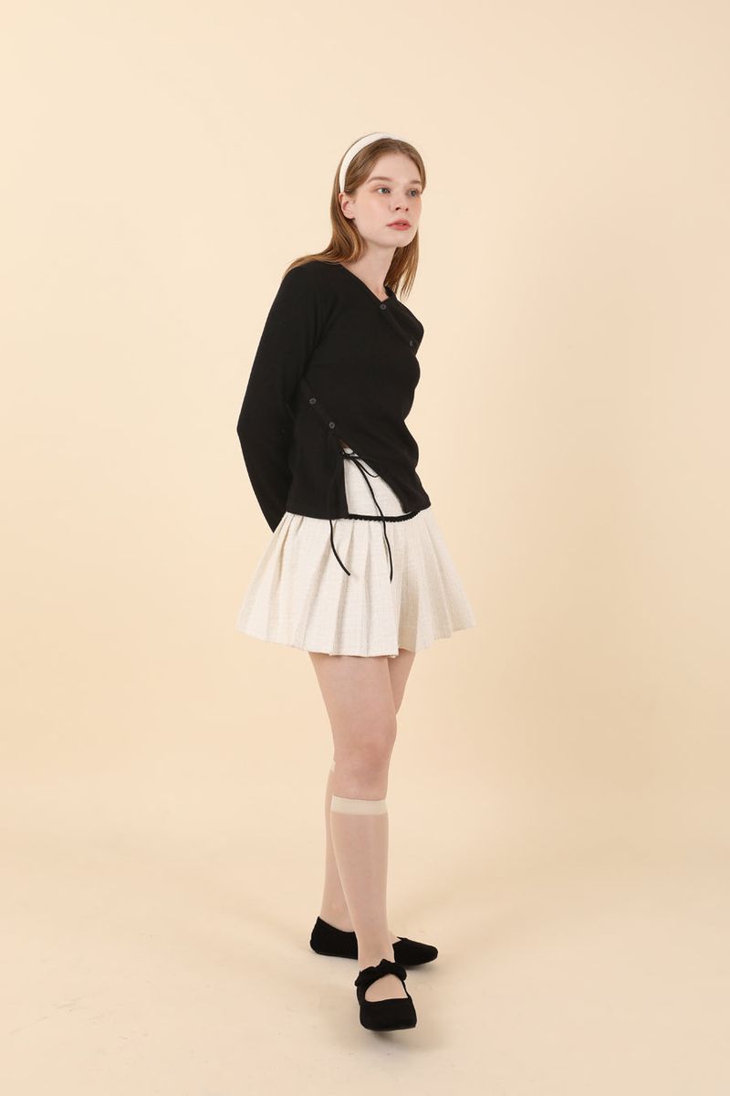 cattline(カトリーヌ)の「V-neck Slit T-shirt Black(Tops)」