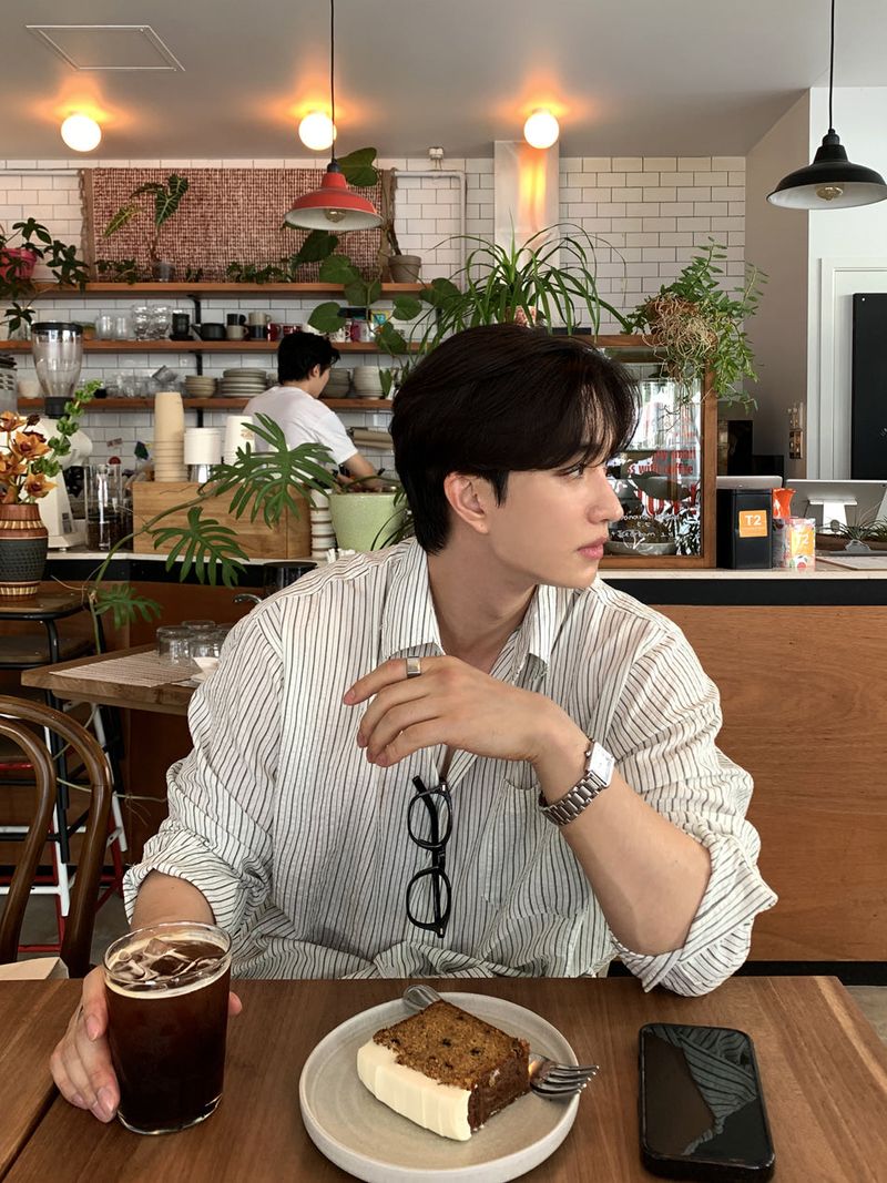 LOOKPLE（ルックプル）の「Look Glass Natural Seersucker Striped Cotton Oversized Shirt（Tops）」