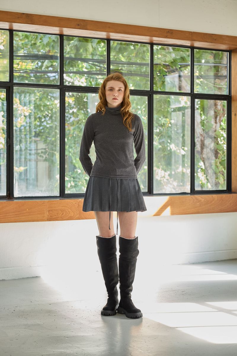 CLASSIC WOOL TURTLENECK TOP / CHARCOAL