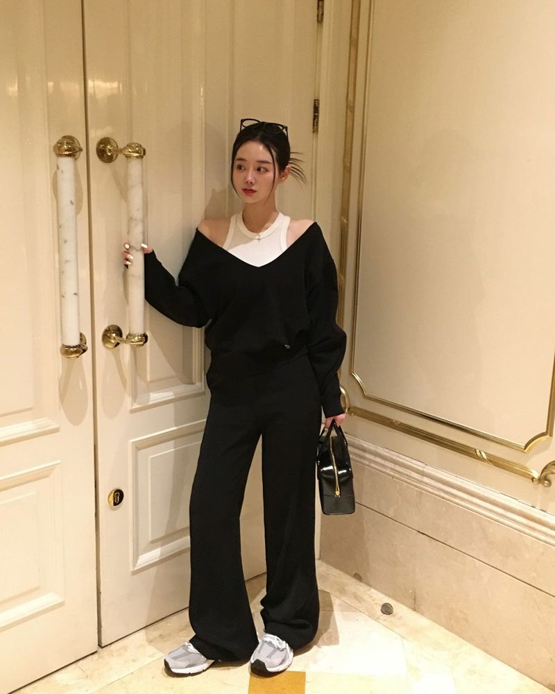 [MADE] comma, deep V-neck knit