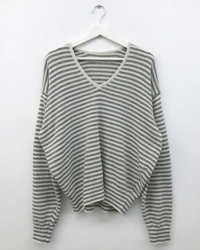 Cebu striped V-neck knit (2color)