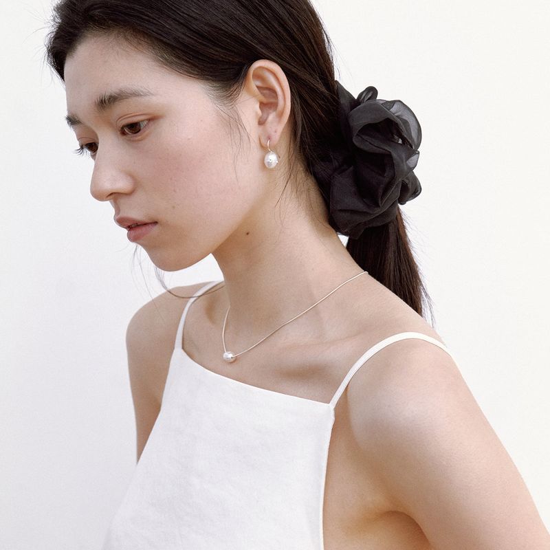 PEARLSONATE(パーソネイト)の「Irregular Polkadots Necklace, white(Accessories)」