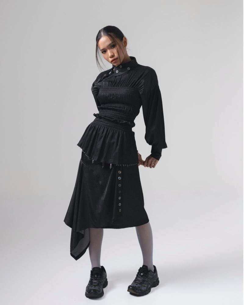 Noir Buttons Collar Smocked Shirt