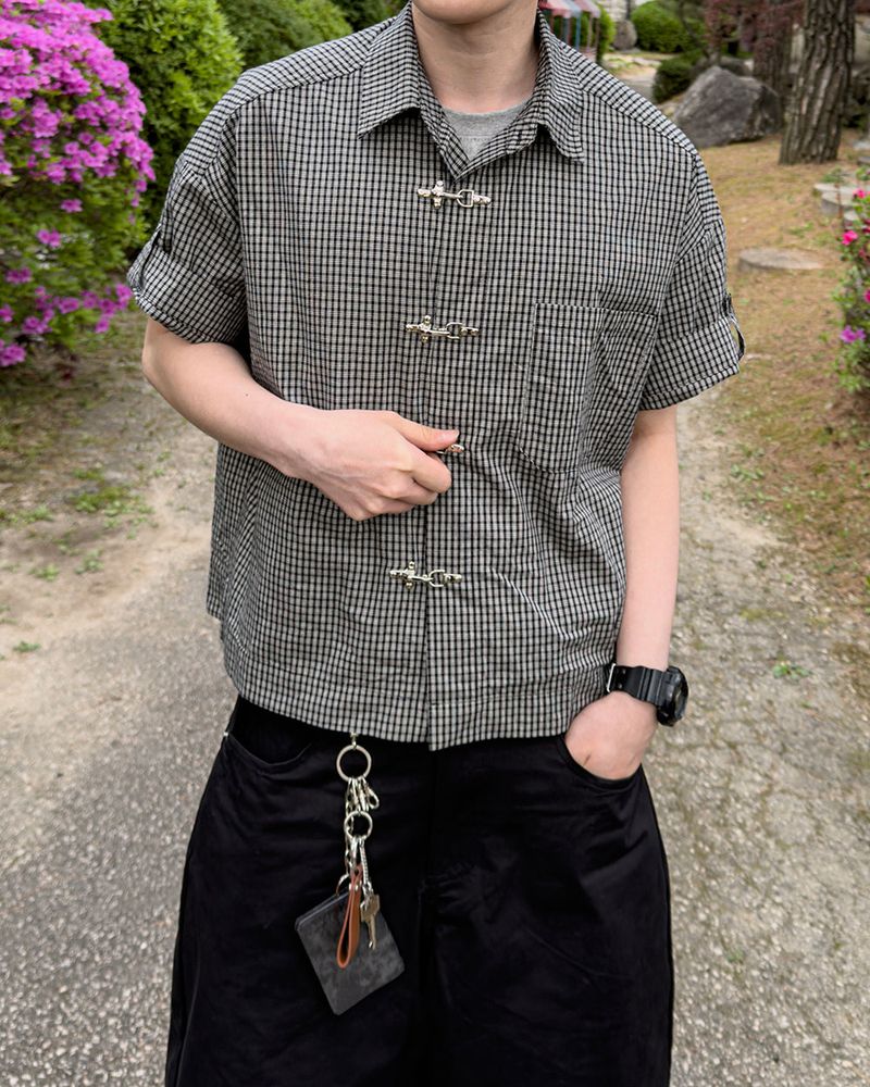 JIIGEUM（ジグム）の「Bucklet Check Cropped Short Sleeve Shirt（Tops）」
