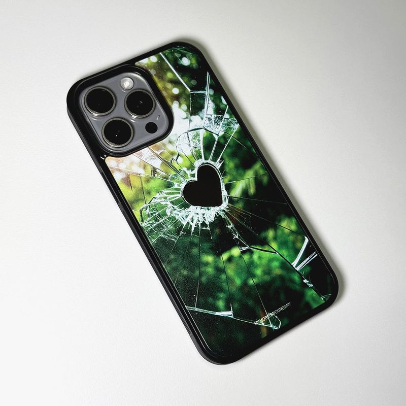 MEMORIESBOUNDARY(メモリーズバウンダリー)の「Crack of Heart Bumper Mirror Phone Case (Mirror/MagSafeVer.)(Smartphone Accessories)」
