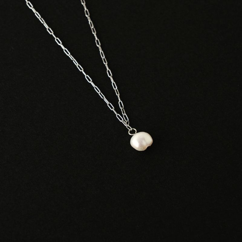 pearl Ritys necklace