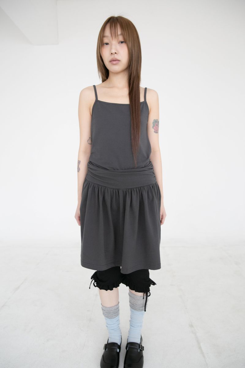 omoosoohy（オムスヒ）の「span waist shirring sleeveless ops(3colors)（Dresses）」