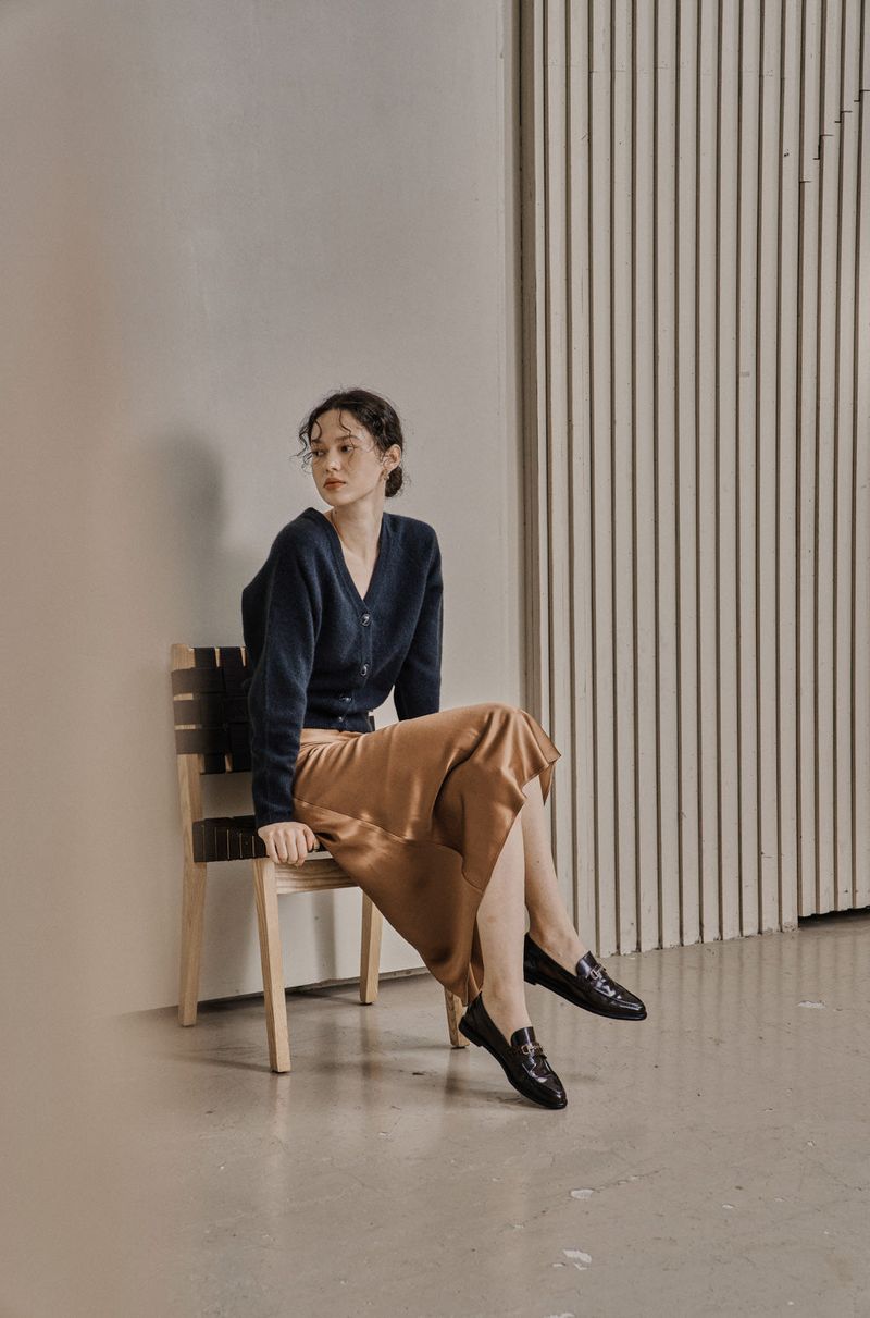 V BUTTON CARDIGAN_SMOKE