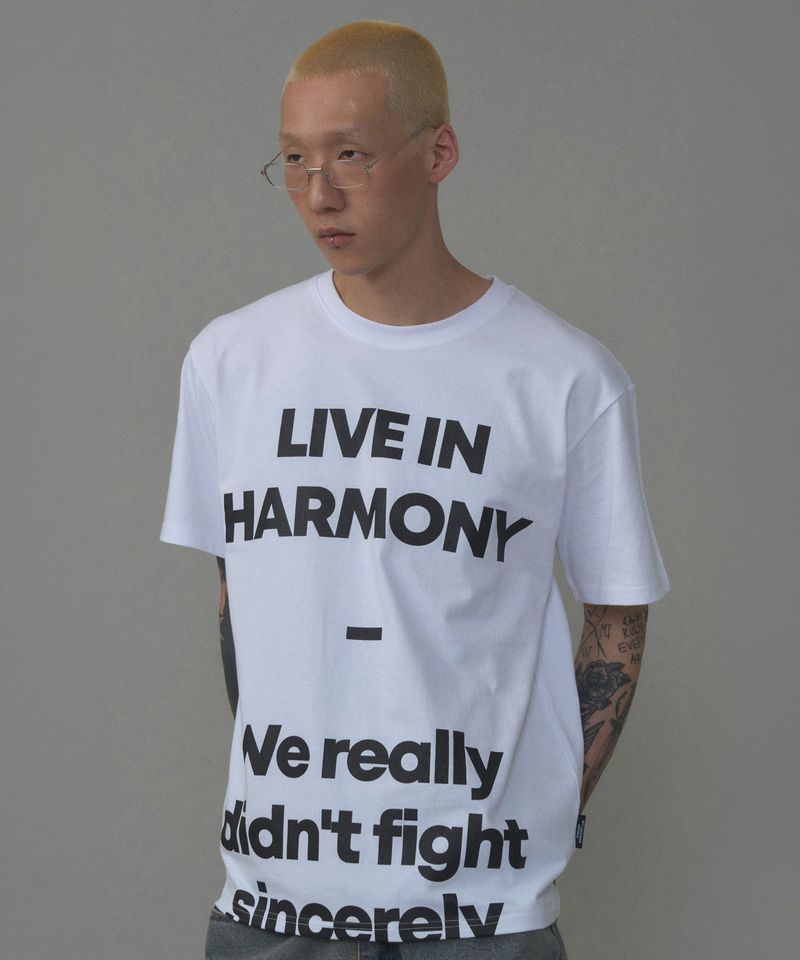 LIVE IN HARMONY TEE WHITE_BLACK
