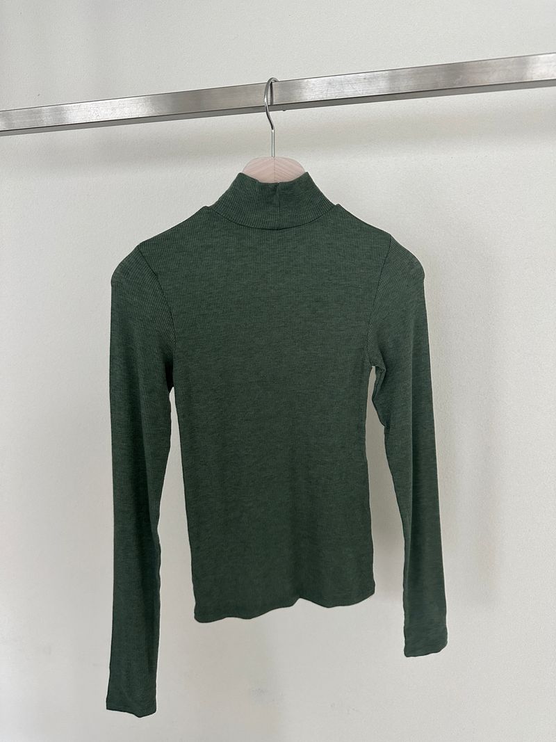 ウィントウールタートルネックTシャツ
