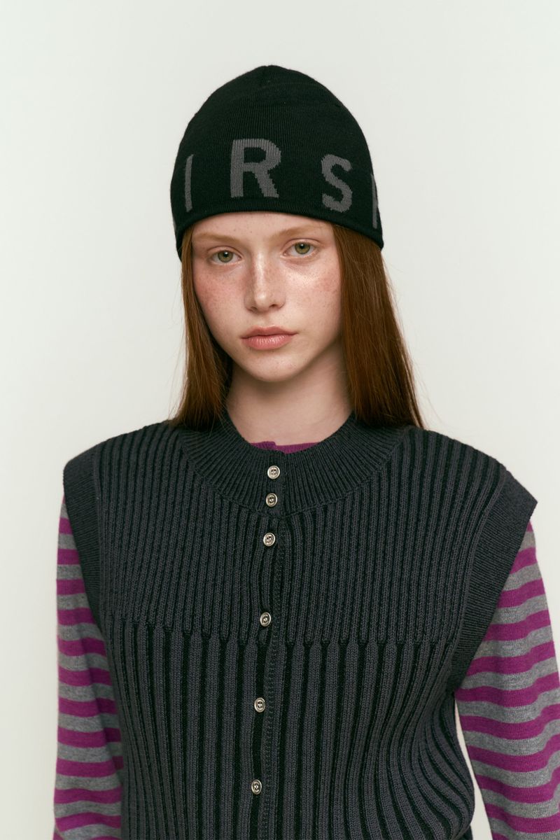 CHERRY CAP SLEEVE KNIT VEST [BLACK]