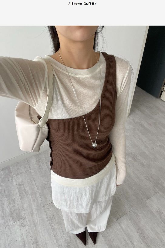 INCHANT ME（インチャントミー）の「Button One-Shoulder Ribbed Vest（Tops）」